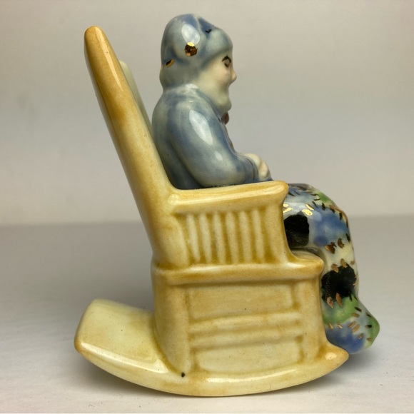 old couple sitting in rocking chairs figurines | Anniversary Gift - Picture 13 of 16